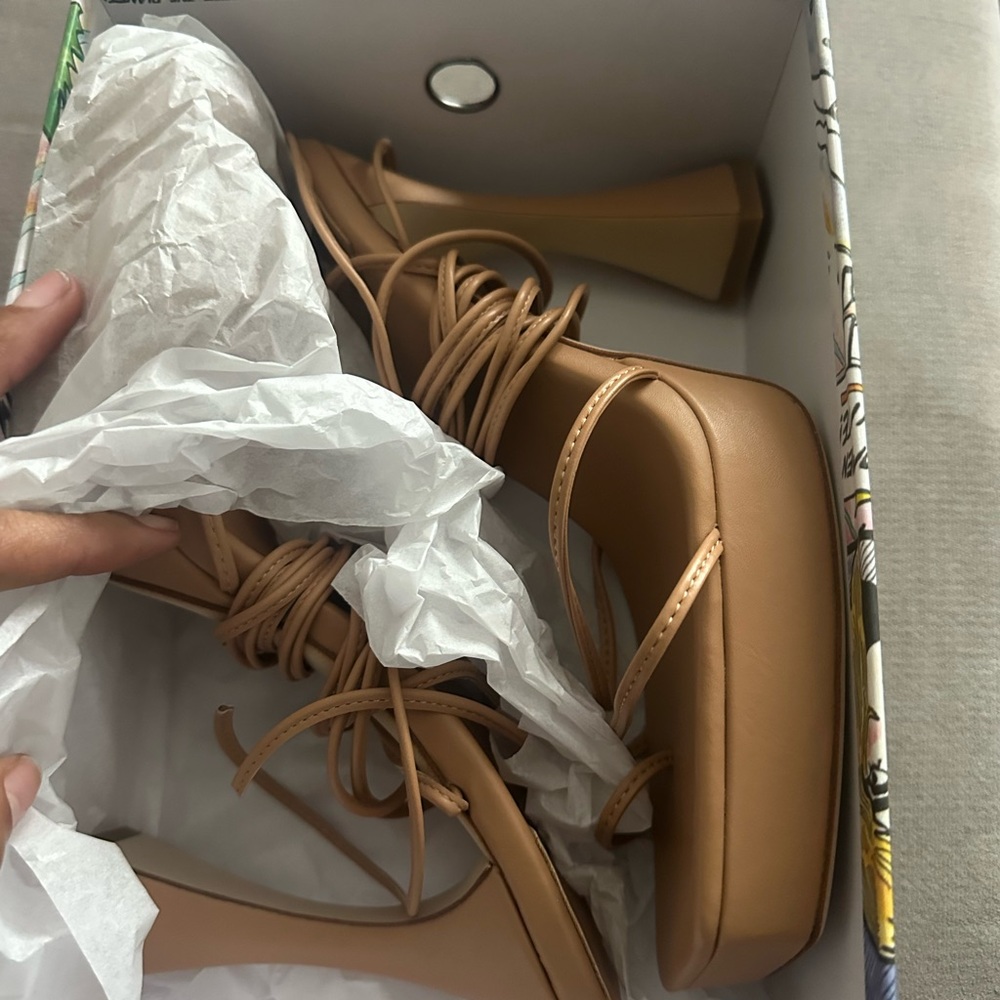 Jeffrey Campbell Comic Art Heels - Picture 2 of 3